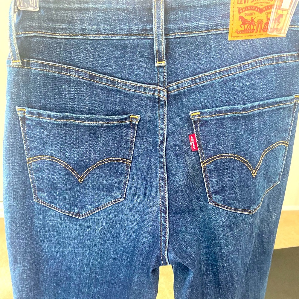 Levi’s High Rise Skinny 27